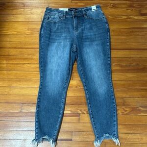 Judy Blue Jeans Mid Rise Skinny Fit with fringe hem